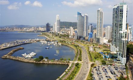 Livero desembarca en Panamá
