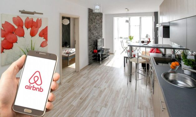 Airbnb debuta en Wall Street en medio de la crisis económica