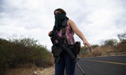 Mujeres mexicanas recurren a las armas contra organizaciones criminales