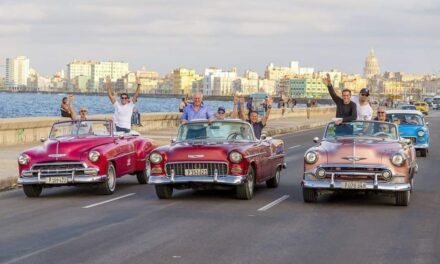 Cómo alquilar un auto clásico en Cuba o uno moderno