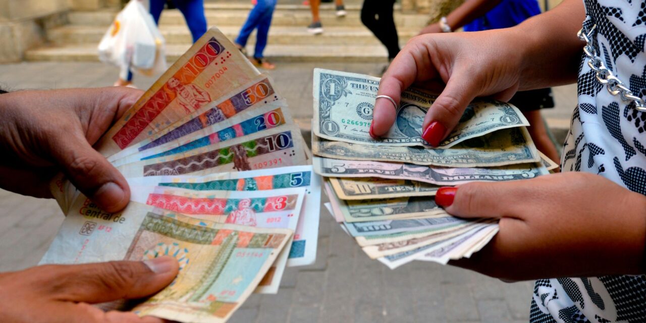 Cuba no aceptará dólares en efectivo en sus bancos ¿qué significa esto?