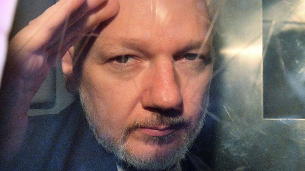 https://yoreportero.com/de-que-acusan-a-julian-assange/
