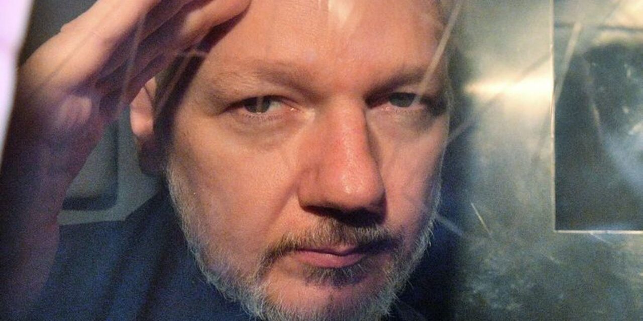 Última Hora: EE.UU. consigue extradición de Julian Assange
