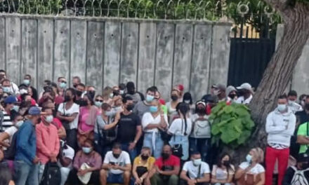 Cubanos protestaron frente a la Embajada de Costa Rica