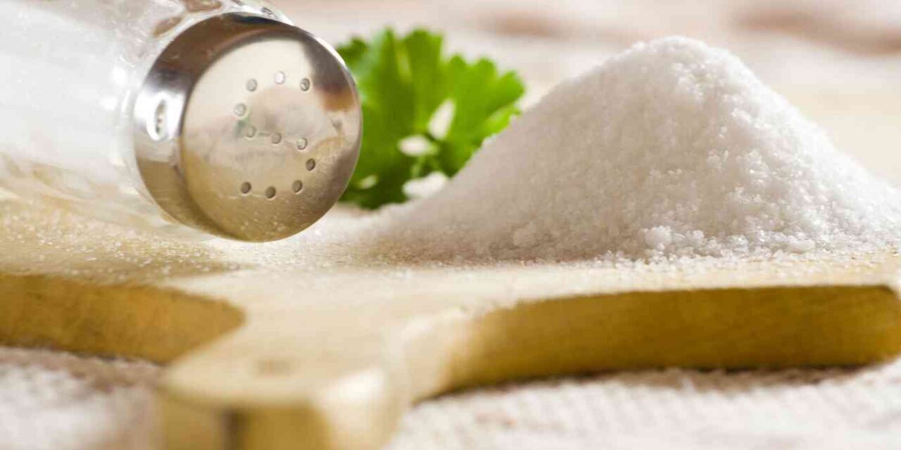 3 señales corporales que indican exceso de sal en el organismo
