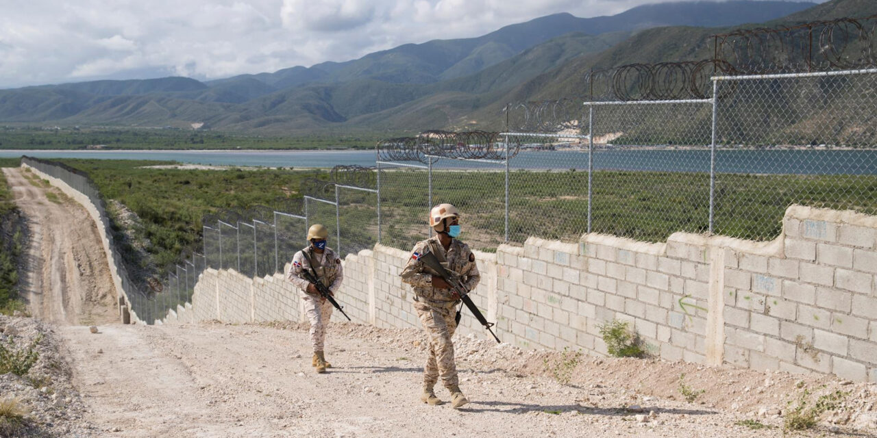 República Dominicana construye muro para separar al país de Haití