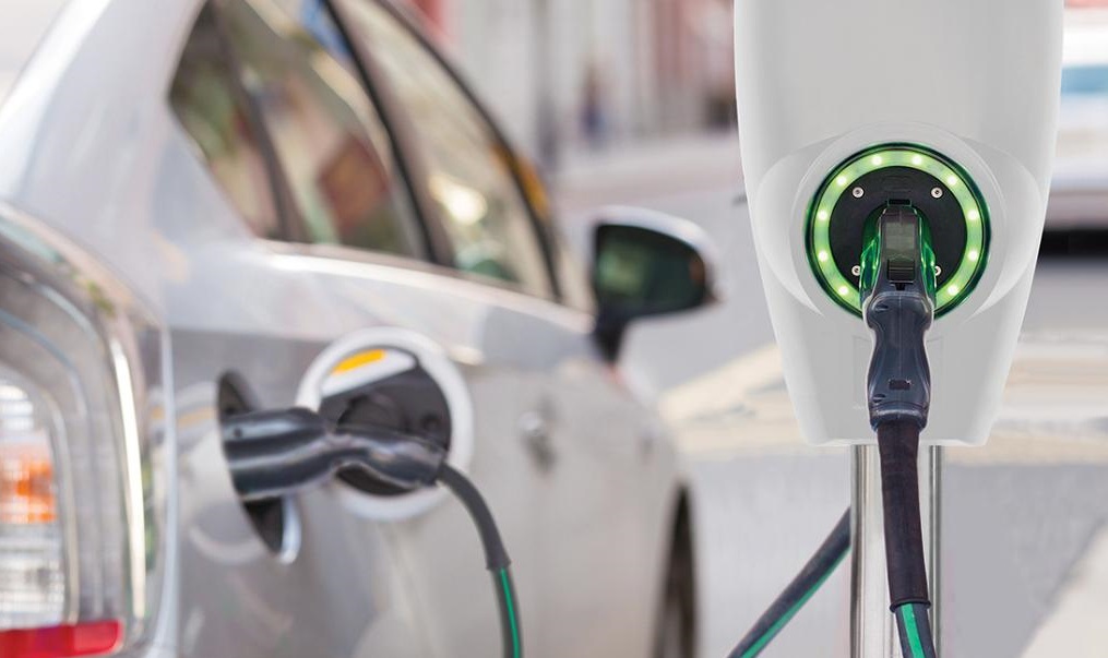 Reino Unido quiere fijar un impuesto a vehículos eléctricos