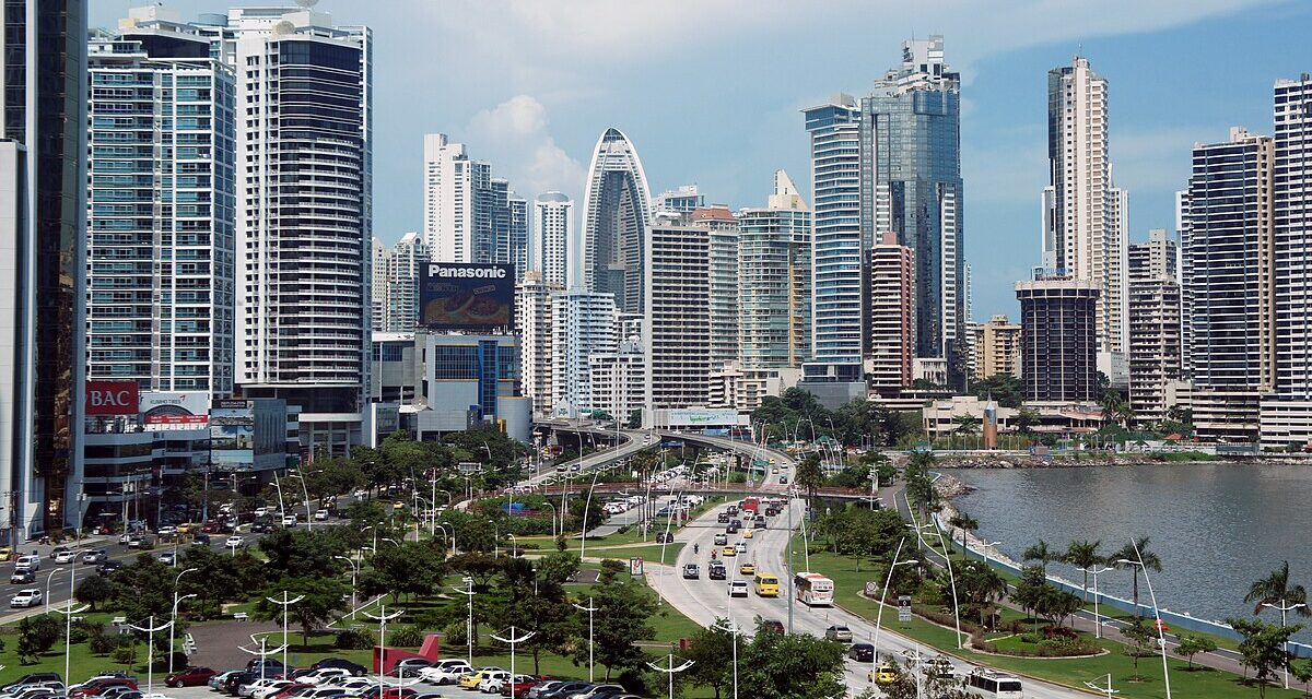 Panamá mejora en ranking global de libertad económica