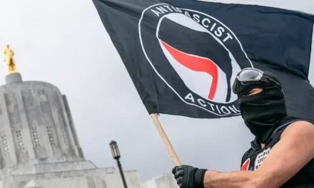 Antifa, ¿movimiento terrorista o una respuesta legítima al extremismo?