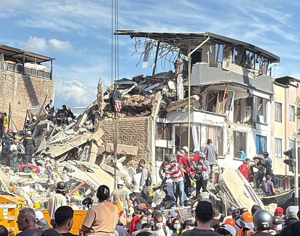335 personsa fallecieron en el terremoto en Colombia