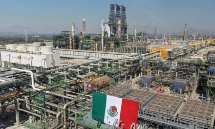 Pemex busca convertir caña de azúcar en combustible para aviones